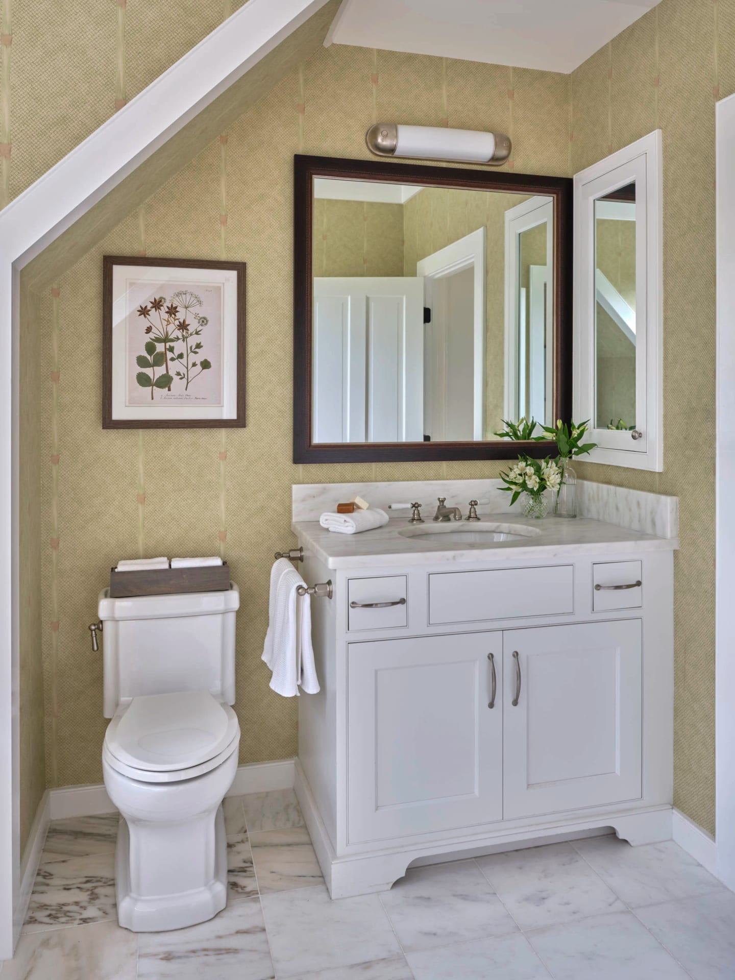Bath green walls, Old Tabby Links Cottage in Okatie, South Carolina
