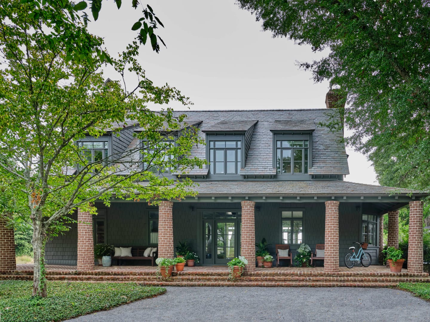 Exterior front wide, Old Tabby Links Cottage in Okatie, South Carolina